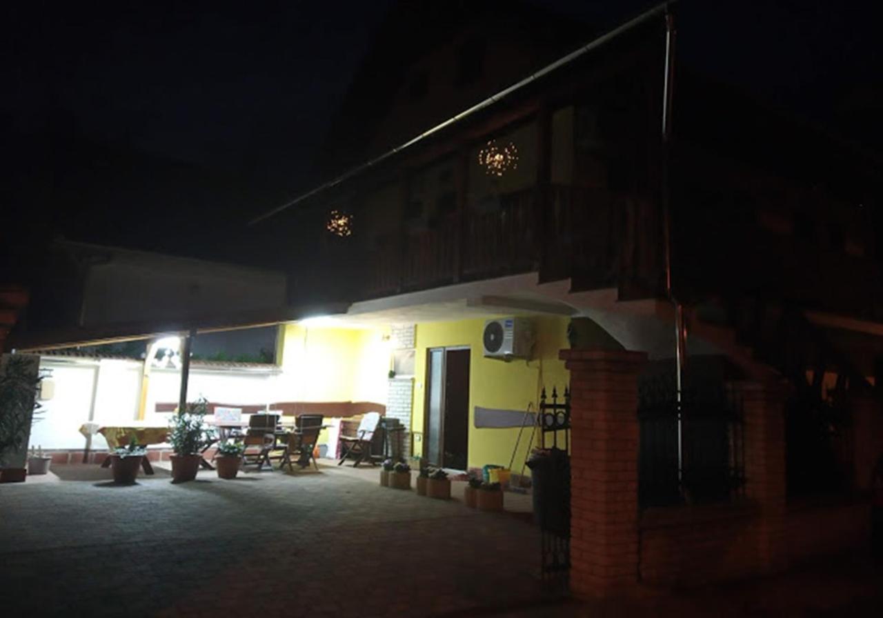 Bazsi Apartman Hajdúszoboszló Dış mekan fotoğraf