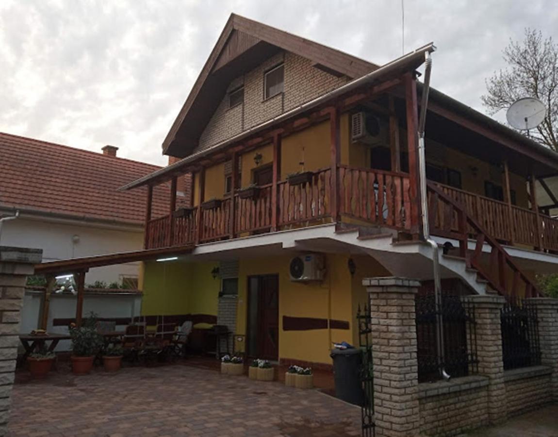 Bazsi Apartman Hajdúszoboszló Dış mekan fotoğraf