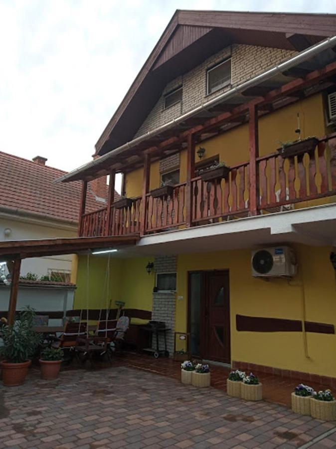 Bazsi Apartman Hajdúszoboszló Dış mekan fotoğraf